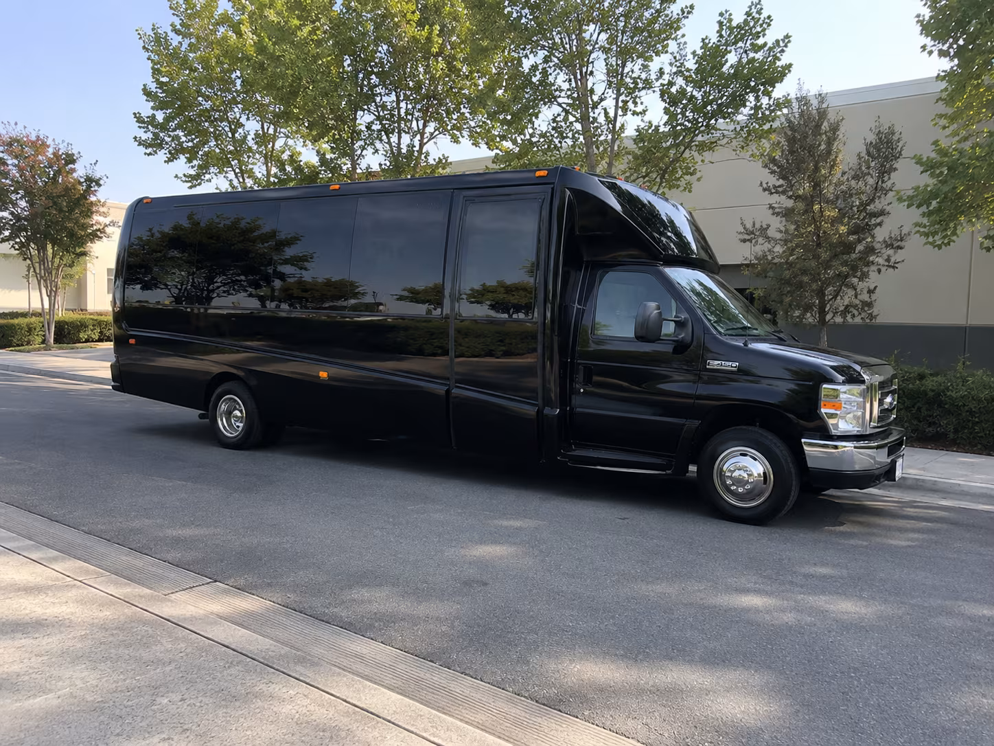 15 Passenger Party Bus Exterior