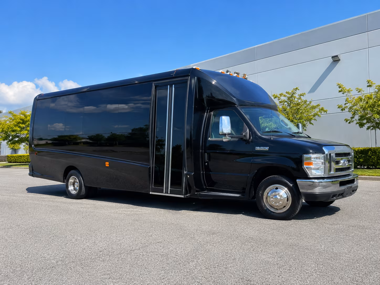 Santee Winery Tour & Pub Crawl Transportation